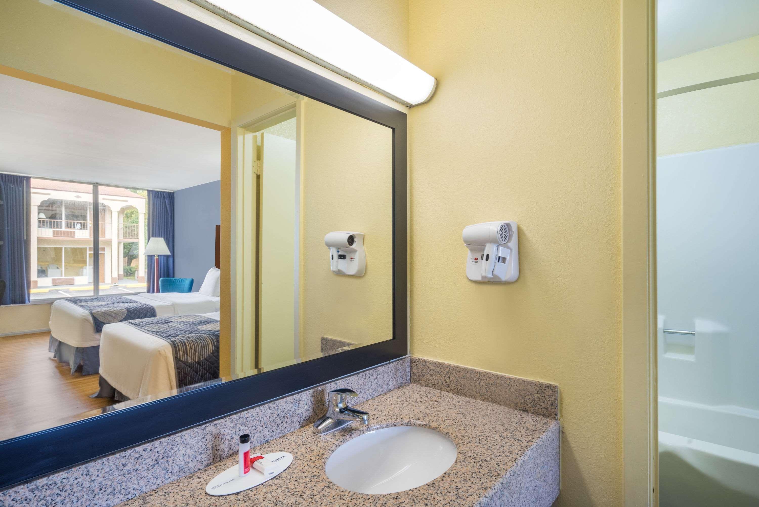 Days Inn By Wyndham Statesville Extérieur photo