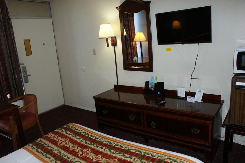 Days Inn By Wyndham Statesville Extérieur photo