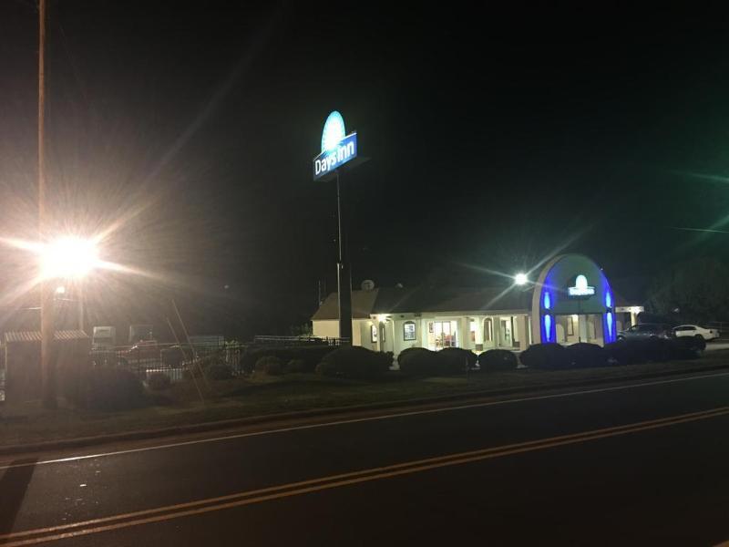 Days Inn By Wyndham Statesville Extérieur photo